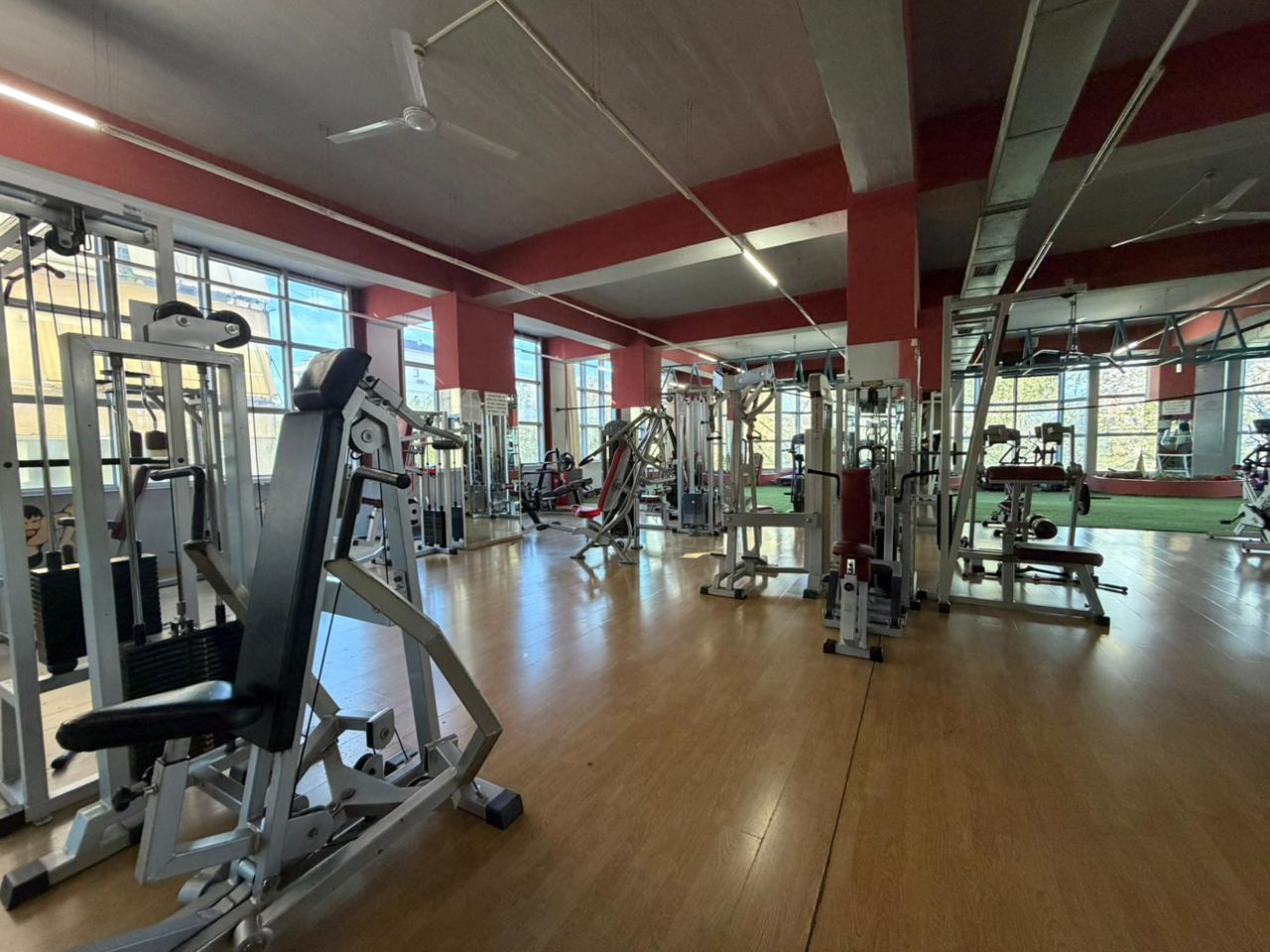 Commercial space for sale – Second floor, 685 m², at the Rinia intersection