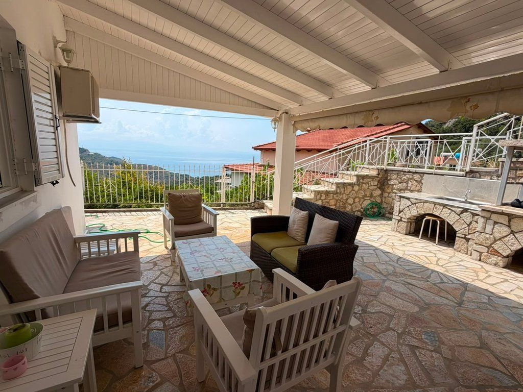 PIQERAS, HIMARE, VILLA WITH SEA VIEW FOR SALE 260,000 €