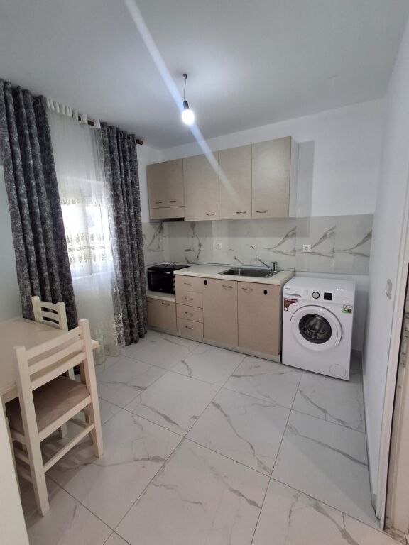 🏡 Studio apartment for long-term rent – Rruga e Re, Vlorë 🌊