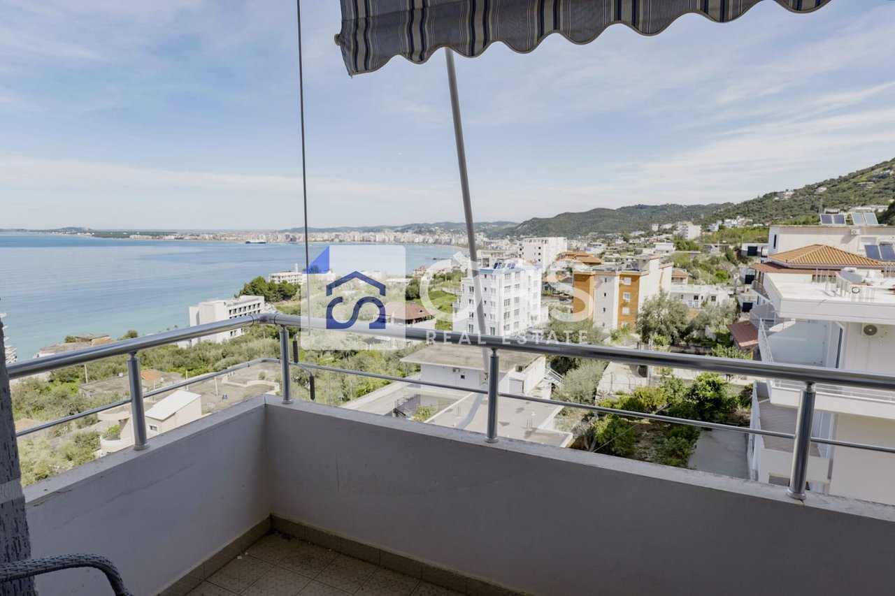 For sale 2+1+2 apartment in Vlorë