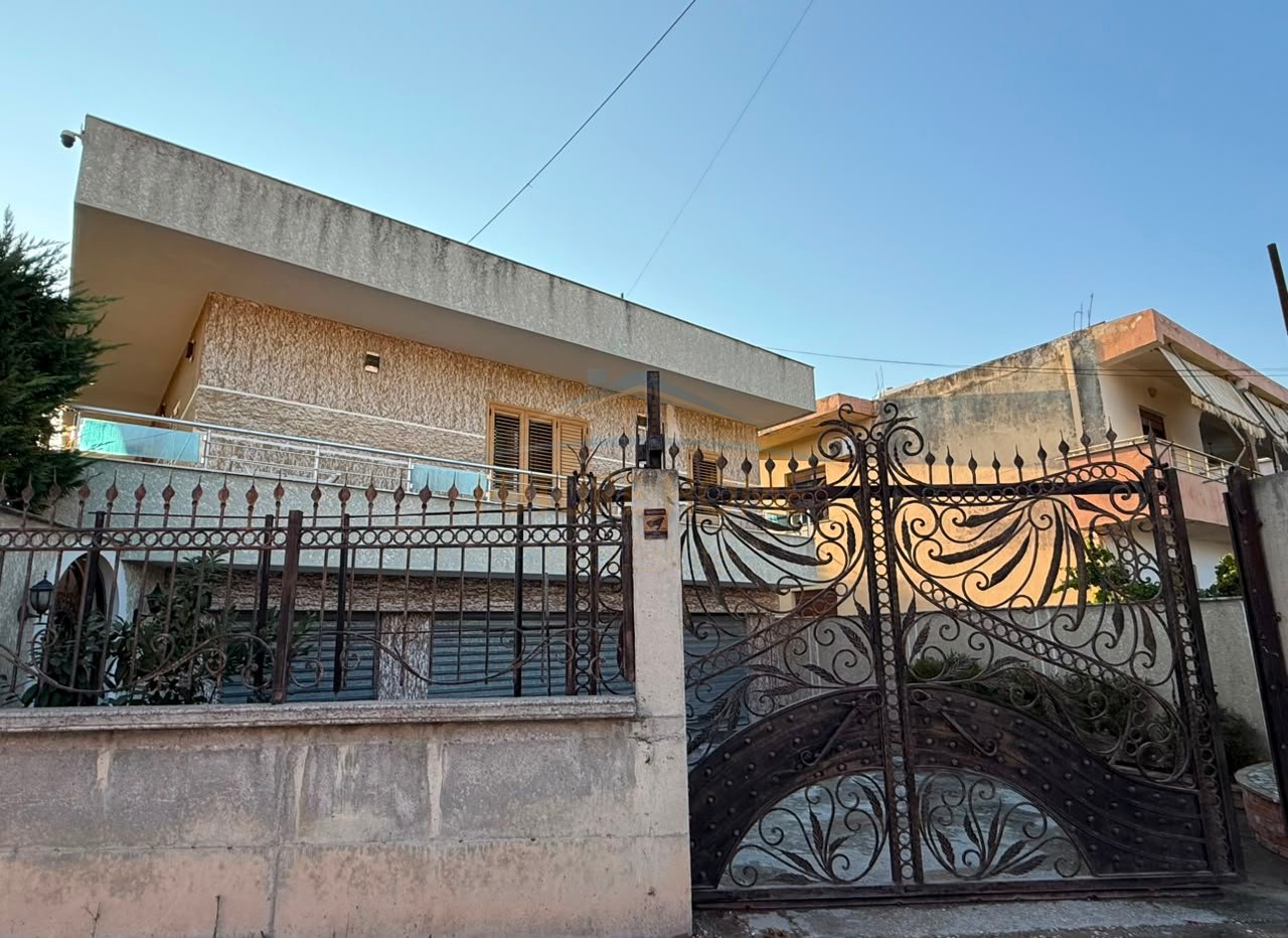 For sale, 2-Story Villa, Damian Humariti Street, Vlorë