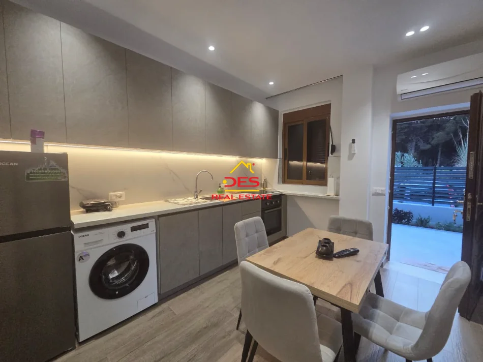 Vlorë, 1+1+Balcony House for Rent, Ground Floor, 70 m² 500 € (Sazani Street)