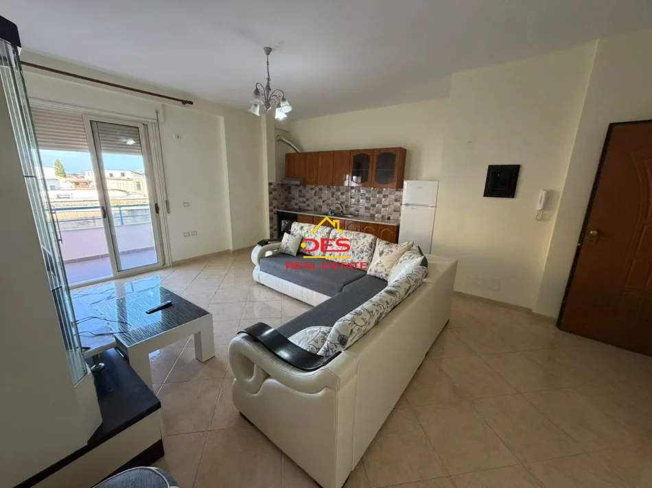 Vlore, 2+1 Apartment with Balcony for Rent, 3rd Floor, 90 m² 350 € (Gjergj Kastrioti Street)