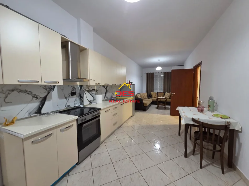 Vlorë, 1+1+Balcony Apartment for Rent, 3rd Floor, 70 m² 400 € (Ismail Qemali Street)