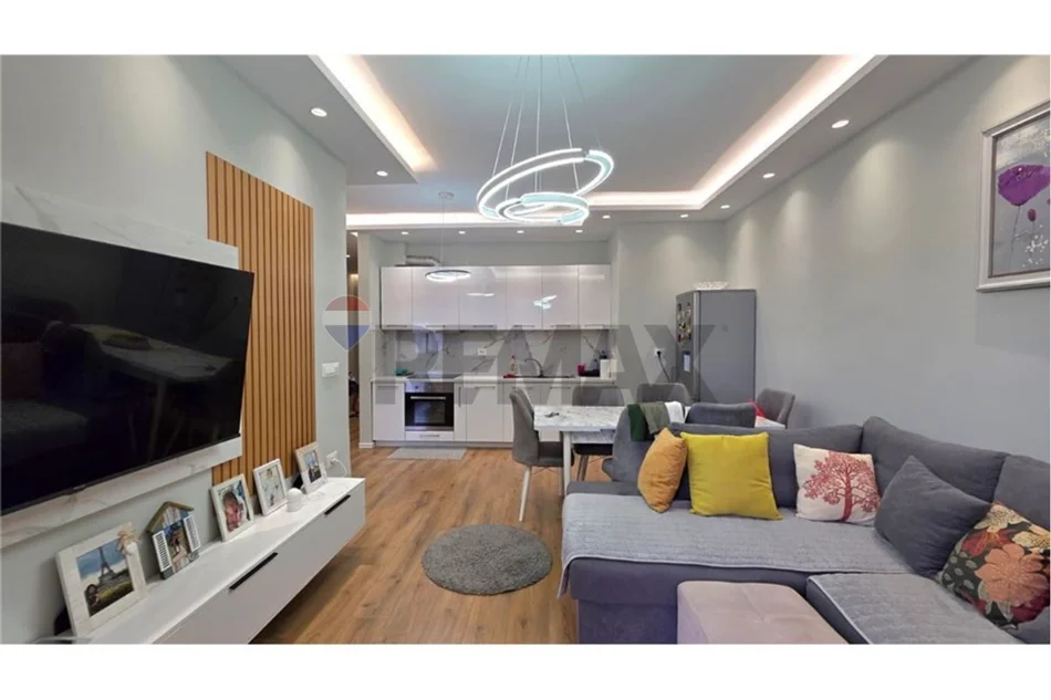 Vlore, 2+1+Balcony apartment for rent, 8th Floor, 75 m² 400 € (Ismail Qemali Blvd, Vlore)