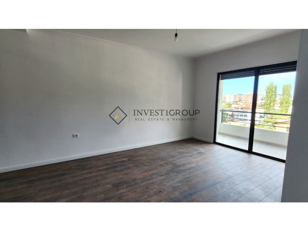 Apartament 2+1 në shitje në Lungomare, Vlorë